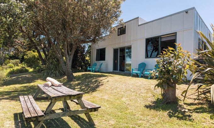 Pukehina House | Sleeps 4, Estuary Front in Pukehina Beach, two minutes to beach