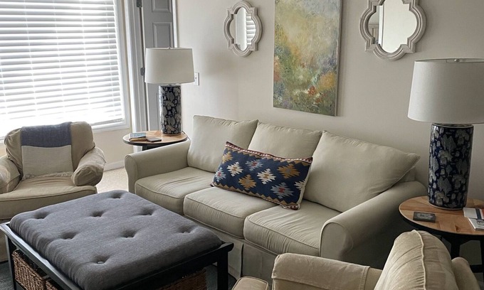 Auburn Condo | Sleeps 6, 2BR/2BA. 4 Blocks to Jordan-Hare - Campus 2 Blocks