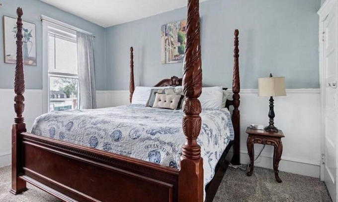 Wilmington Apartment | Sleeps 6, 3BR 1BA,1King+2 Queen beds, perfect for long stays in a great location