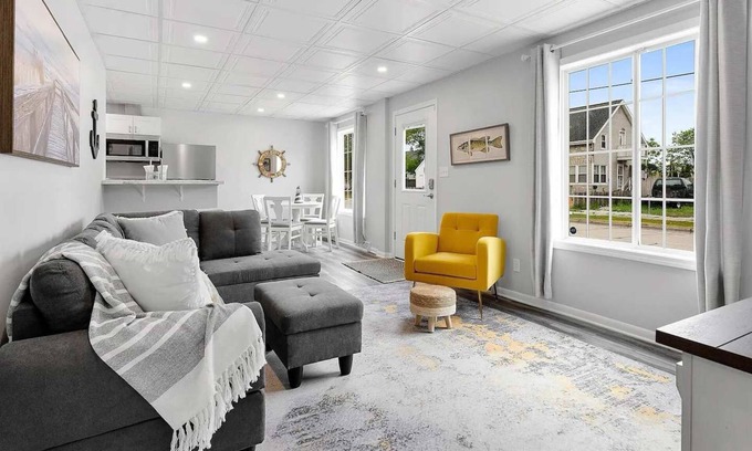 Two Rivers House | Sleeps 6, Hot Tub, Neshotah Beach
