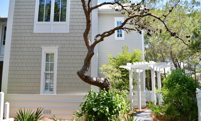 Seaside Cottage | Sleeps 6 in Heart of Seaside, FL! King Primary + 2 Adult Bikes!