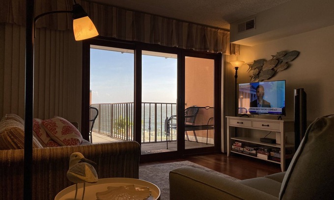Ocean City Condo | ★ Sleeps 6✓ Linens &Towels✓ Free Parking✓ Sunset View✓ Smart TVs✓ Pool ✓