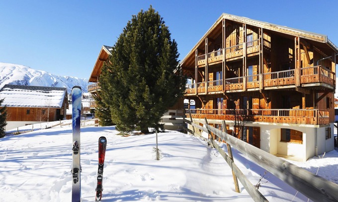 La Toussuire Condo | Sleeps 6! Mountain Adventure + FREE Shuttles