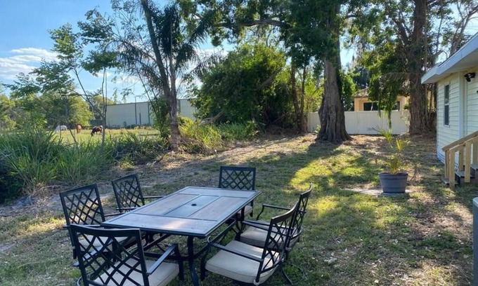 Palmetto House | Sleeps 6 on 3BR House in Charming Palmetto Ellenton, WiFi, AC. Nature & Comfort