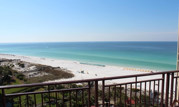 Gulf Pines Condo | Sleeps 8! Beachfront 2 bedroom at Westwinds Private beach 4784