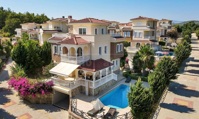 Alanya Villa | Sleeps 8, Large & Luxurious Villa Featuring a Private Pool - AWZ 256