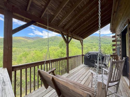 Maggie Valley House | Sleepy Bear Cabin-Watch the Sunset, Dogs welcome with Pet Rate