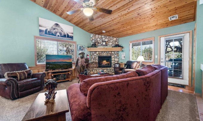 Upper Moonridge House | Sleepy Bear Lodge