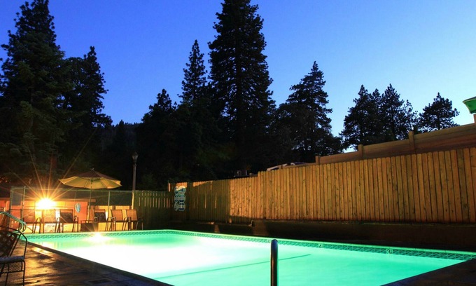 Crestline Hotel | Sleepy Hollow Cabins and Hotel