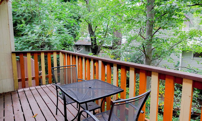 Crestline Hotel | Sleepy Hollow Cabins and Hotel