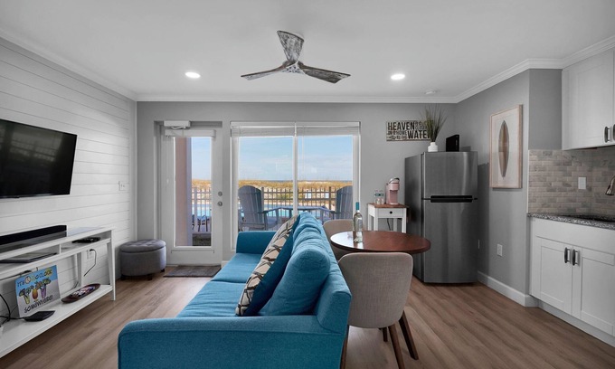 Jacksonville Beach Condo | Sleepy Turtle -BEACH FRONT BLISS-Close to Mayo Clinic