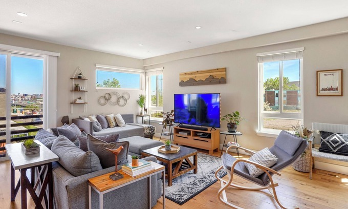 West Colfax House | Slofax House - Modern 3 Bedroom Home with Rooftop Hot Tub in Sloans Lake Denver