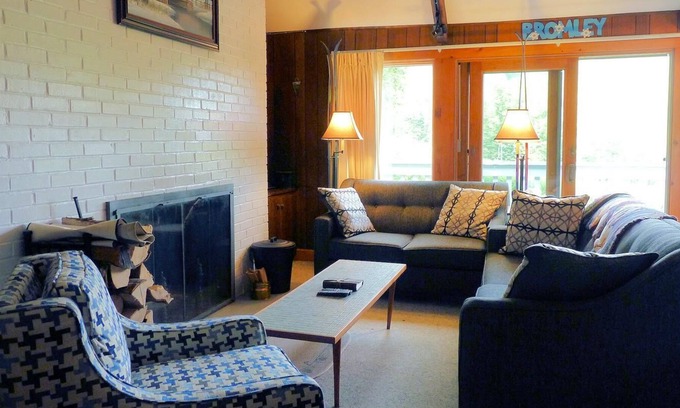 Bromley Mountain House | Slopeside 2-Level Living at this Bromley's Boles Townhouse