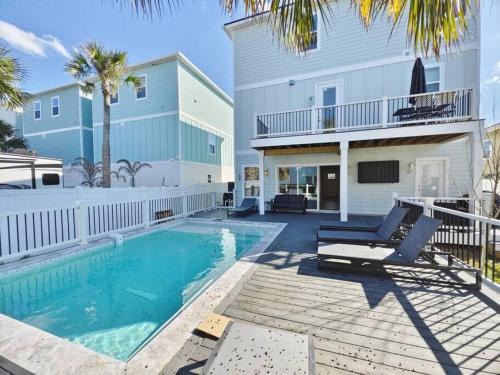 Jacksonville Beach House | Slow Pace Beach Living - Pool - Steps from Beach