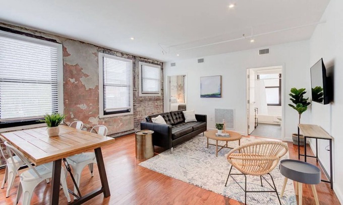 Downtown Memphis Apartment | SM 204 · Historic Revival, Walking to Memphis' Best!