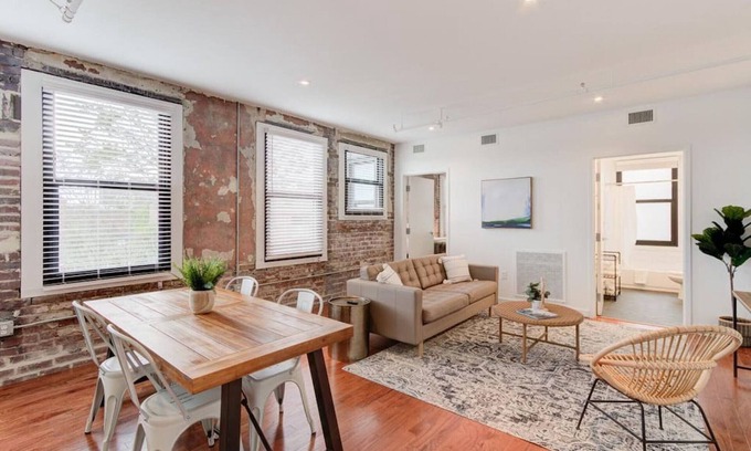 Downtown Memphis Apartment | SM 304 · Premiere Location - Historic w/Modern Amenities!