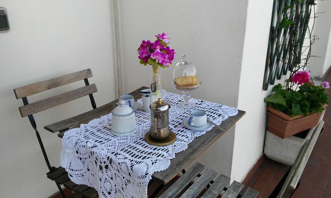 Scandicci Apartment | Small price/FREE WIFI/Lovley flatFast tram in 12 minuts in Florence center.