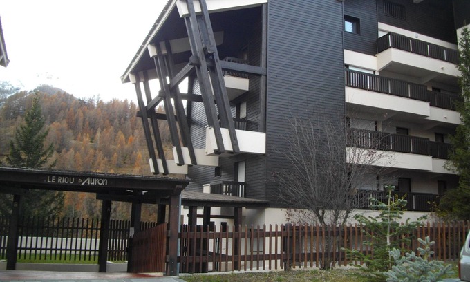 Saint-Etienne-de-Tinee Apartment | SMALL STUDIO AT THE FOOT OF THE SLOPES FULL CENTER OF THE STATION