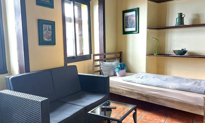 El Guincho Apartment | Small studio 15m² for single use with sea view