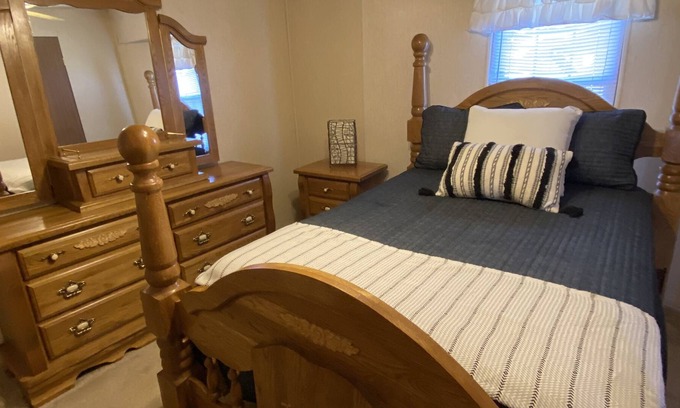 Greensburg House | Small Town Charm, just minutes from Green River Lake!