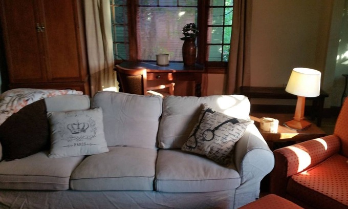 Altamont House | Smart ❤️Craftsman ❤️of Downtown | King Queen | BBQs, Patio Set + Fenced Yard | H