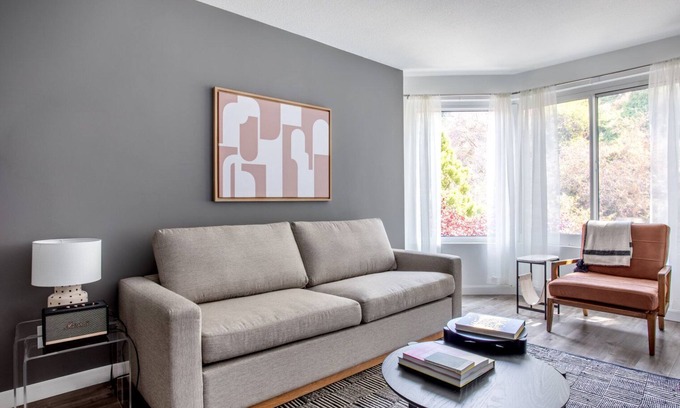 North Beach Apartment | Smart Telegraph Hill 1BR w/Gym, Sauna, walk to Muni, by Blueground