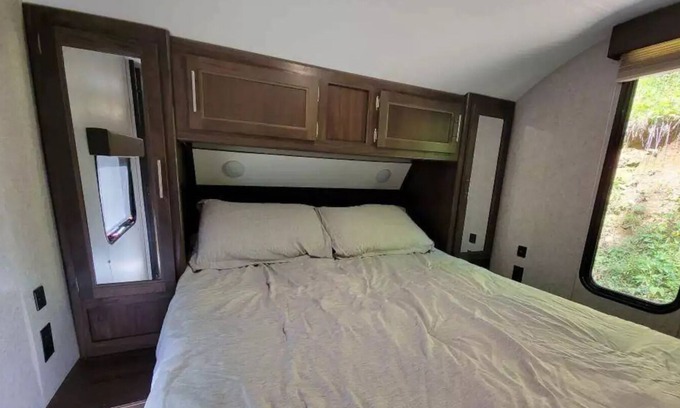 Topton House | Smith Havens Cozy Camper