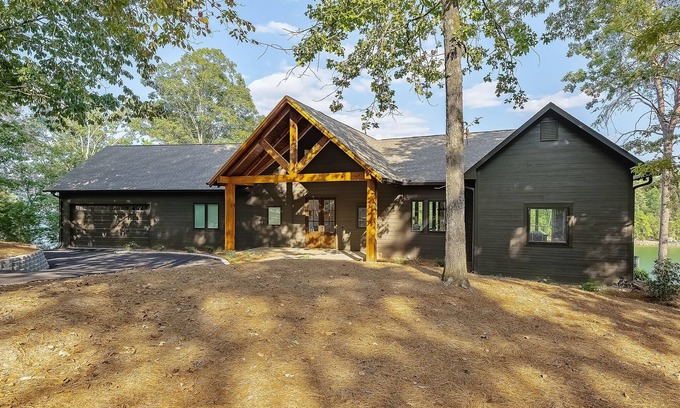 Crane Hill House | Smith Lake 5 Bedroom 5.5 bath with amazing view!