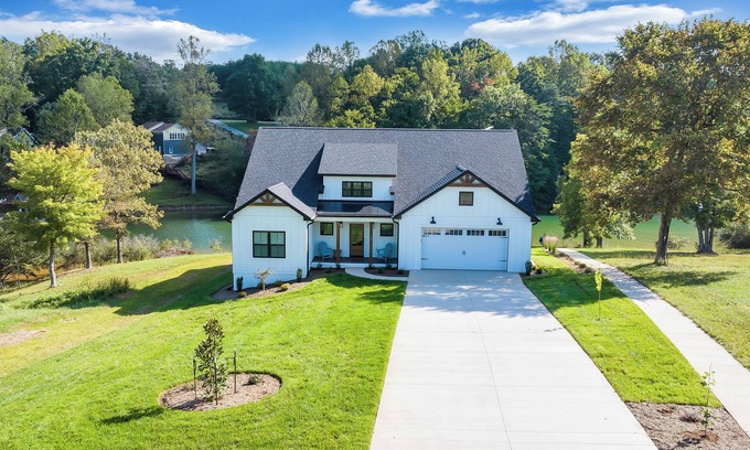 North Shore House | Smith Mountain Lake Retreat