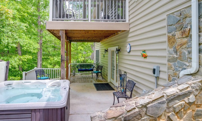 Hardy House | Smith Mountain Lake Vacation Rental Near Marina!