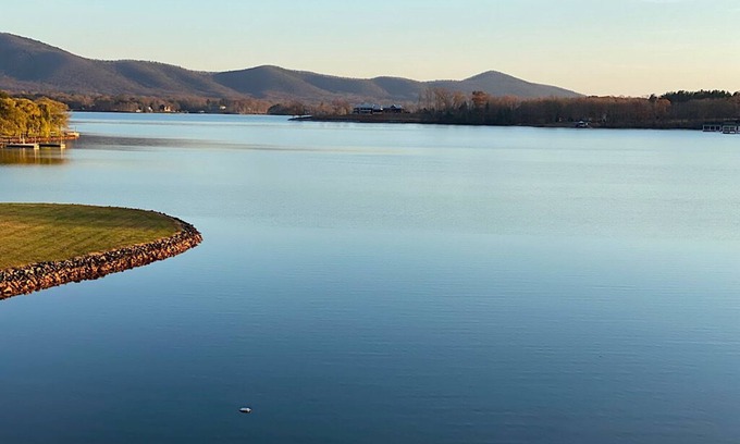 North Shore Condo | SML Paradise Lake Front!