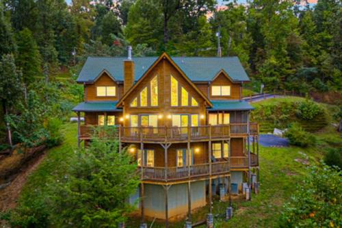 Gatlinburg House | Smokey's Lodge