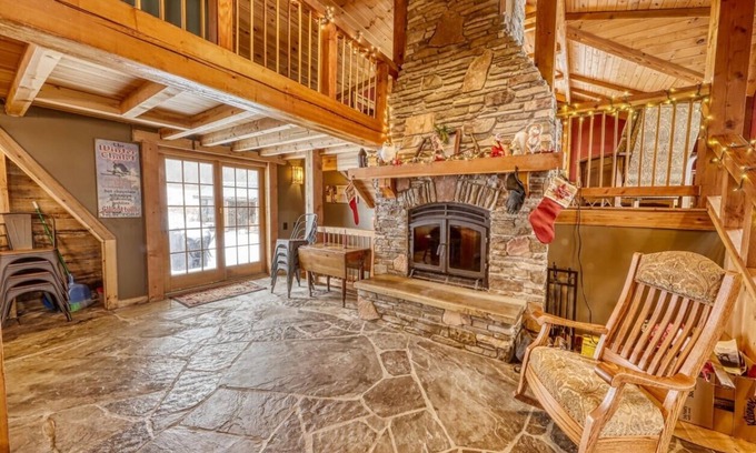 Great Valley House | Smokey Valley Lodge 2 Bedroom Home by Redawning