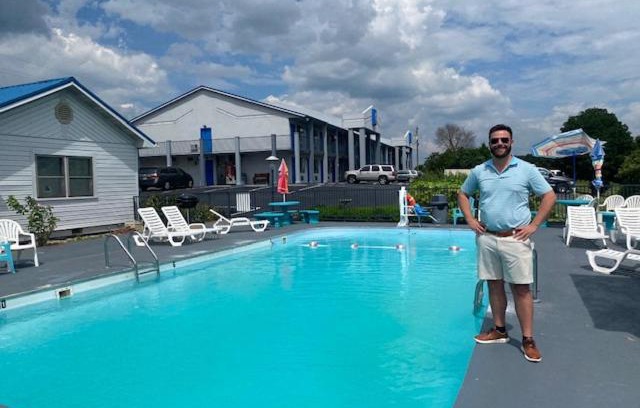Kodak Hotel | Smokies Inn - New Linens & Ultrafast WIFI - Friendliest Hospitality Guaranteed!
