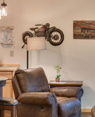 Cherokee House | Smoky Mountain Basecamp Just 5 Mins to Harrah Casino