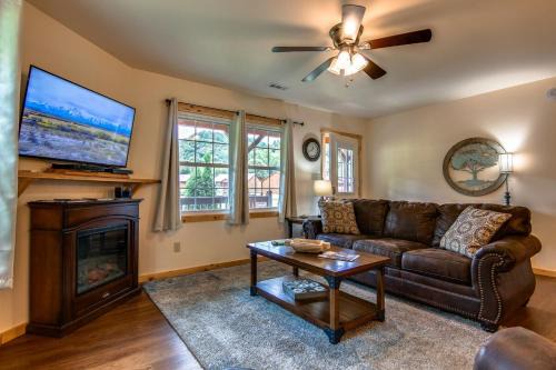 Cherokee House | Smoky Mountain Cabin by Tuckasegee River!