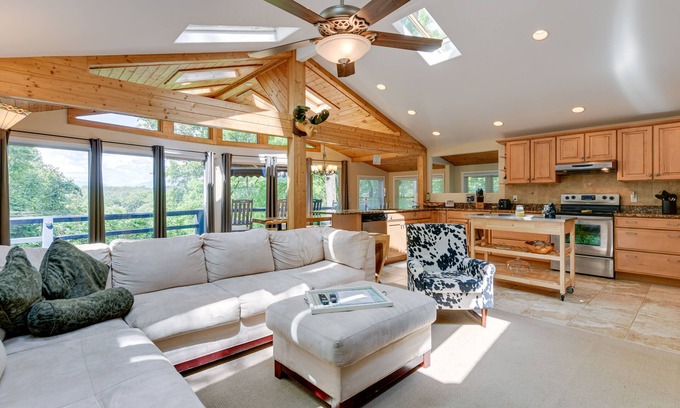 Franklin House | Smoky Mountain Getaway w/Private Hot Tub!