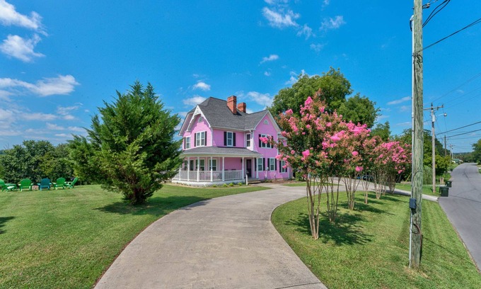 Sevierville House | Smoky Mountain Historic Home ON the RIVER!