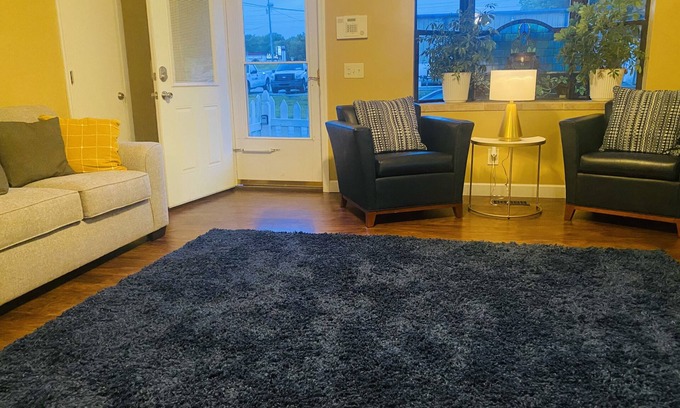 Sevierville House | Smoky Mountain Riverhouse.Peaceful.Lots of Parking.Near Convention Center