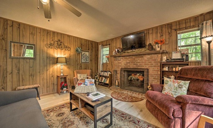 Otto House | Smoky Mtn Hideaway Screened Porch and Fire Pit