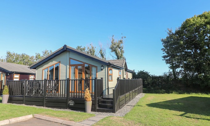 Looe Cottage | SMUGGLERS SHACK, family friendly, with pool in Polperro