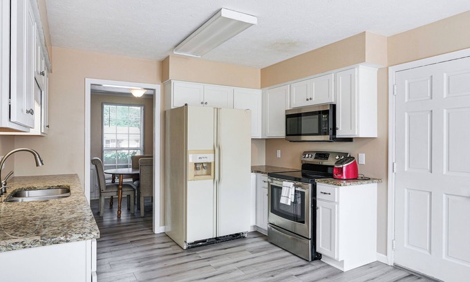 Smyrna House | Smyrna Home w/Private Yard: 25 Mi to Nashville!