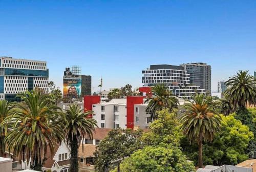 Hollywood Apartment | Snazzy 2 Bedroom Pad with Rooftop Pool and Hollywood Sign View