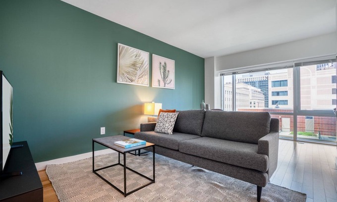 Back Bay East Apartment | Snazzy Back Bay 1BR w/W/D, Gym, Doorman, near T Station, by Blueground