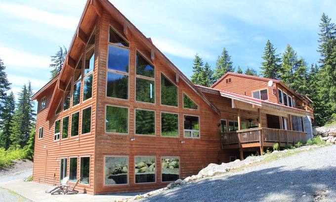 Easton Cabin | Snoqualmie Pass Lodge - Near Lake Kachess and the summit