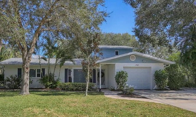 Venice Gardens House | Snow Bird paradise in South Venice