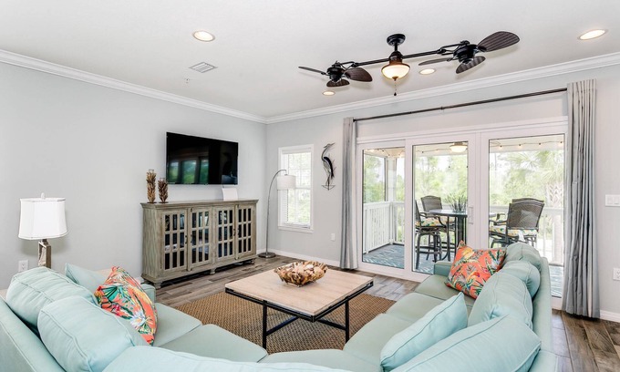 Ono Island House | Snow Birds Welcome! | Screened Balcony | 18-Hole Golf | Private Beach Club | Pools