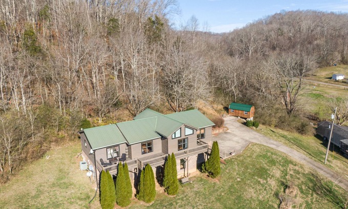 Columbia Cabin | Snow Creek Retreat 20 Minutes South of Franklin