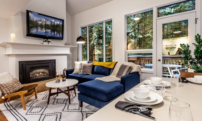 Glacier Condo | Snowater resort Corner Condo w/River View & amenities. Close to Mt. Baker & trails