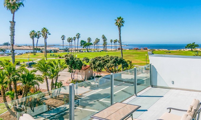 Pierpont Bay House | Snowbird-friendly house with fireplace & rooftop deck - beach across the street